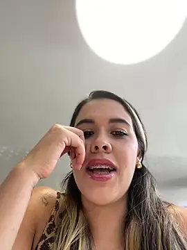 Snapshot of Emilia_Bakerr chatting on 12/15/24, 06:26 Emilia Bakerr online show from 12/15/24, 06:26