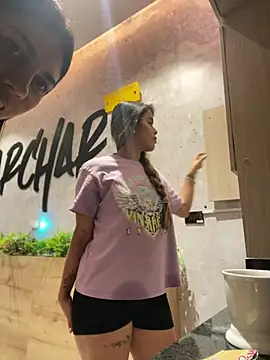 Snapshot of Emilia_Bakerr chatting on 02/28/25, 06:31 Emilia Bakerr online show from 02/28/25, 06:31