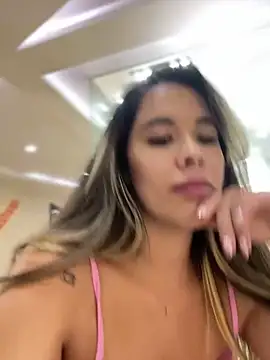 Snapshot of Emilia_Bakerr chatting on 03/05/25, 09:48 Emilia Bakerr online show from 03/05/25, 09:48