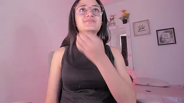  Caroliinee  online show from 09/09/25, 04:50