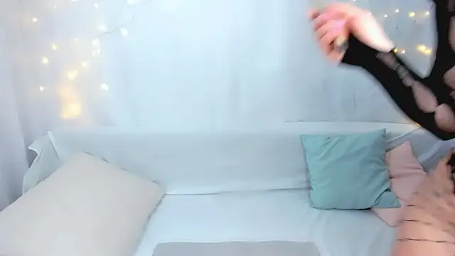 Lily Daviss online show from 04/17/26, 02:36