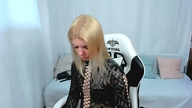 Lily Daviss online show from 04/20/26, 02:25