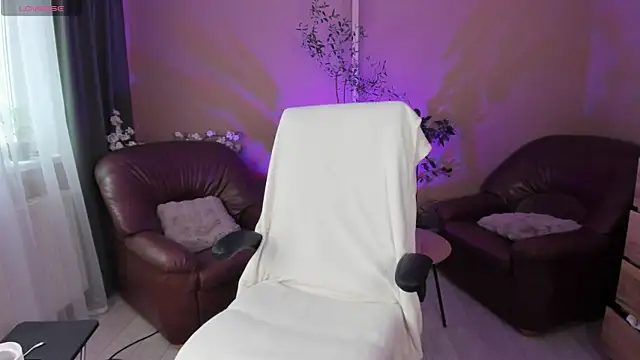 KaylaLaine online show from 06/13/26, 07:39