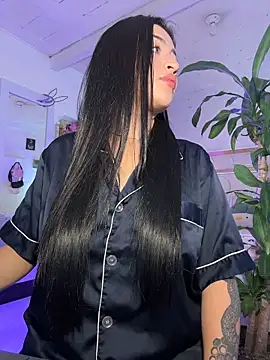 lucianaroy online show from 12/19/25, 04:52