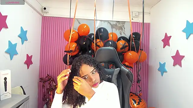 lia 16 online show from 10/30/25, 11:00