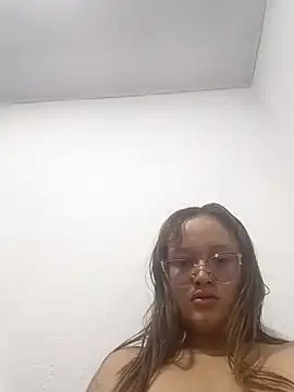 lucyy06 online show from 05/28/26, 04:21