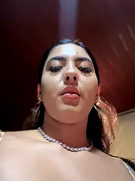 MarianaBenz online show from 10/20/25, 12:00