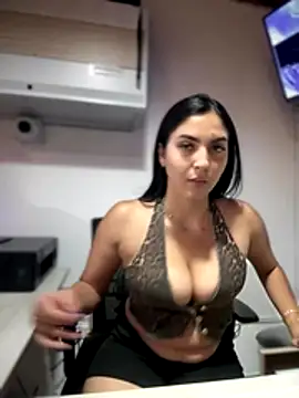 MarianaBenz online show from 11/16/25, 01:33