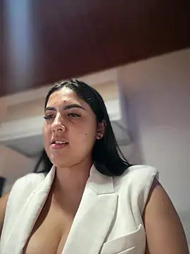 Snapshot of MarianaBenz chatting on 01/17/26, 11:52 MarianaBenz online show from 01/17/26, 11:52