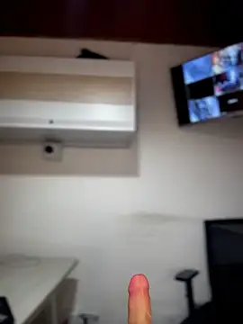Snapshot of MarianaBenz chatting on 04/21/26, 02:51 MarianaBenz online show from 04/21/26, 02:51