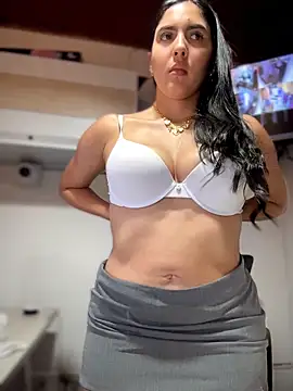 Snapshot of MarianaBenz chatting on 05/18/26, 11:43 MarianaBenz online show from 05/18/26, 11:43