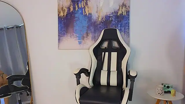 KristennBlue online show from 11/19/25, 02:17