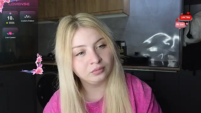 Snapshot of shy_blondiee chatting on 04/16/26, 07:25 shy blondiee online show from 04/16/26, 07:25