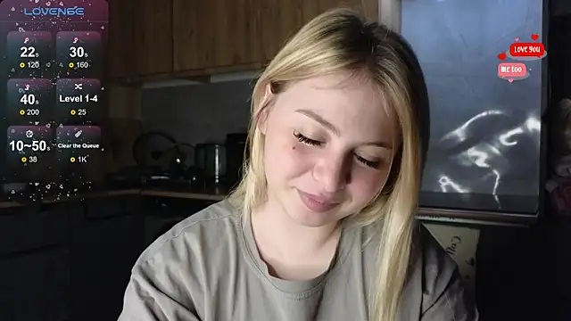 Snapshot of shy_blondiee chatting on 05/17/26, 09:33 shy blondiee online show from 05/17/26, 09:33