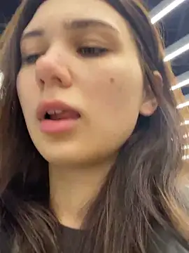 QuitieLia online show from 12/02/24, 08:19