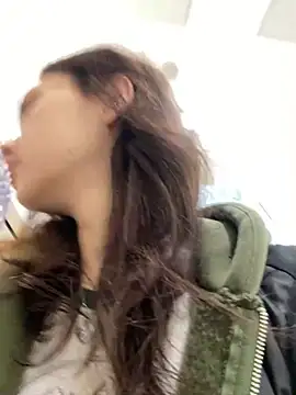 QuitieLia online show from 12/06/24, 08:15