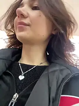 QuitieLia online show from 12/10/24, 08:19