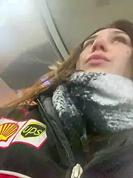 QuitieLia online show from 12/13/24, 03:11