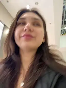 QuitieLia online show from 12/23/24, 03:12