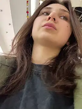 QuitieLia online show from 01/16/25, 03:24