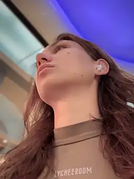 QuitieLia online show from 09/13/25, 08:14