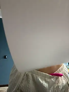 QuitieLia online show from 02/04/26, 07:14