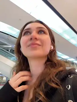 QuitieLia online show from 04/13/26, 07:25