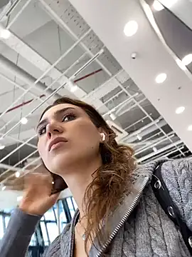 QuitieLia online show from 04/17/26, 01:14