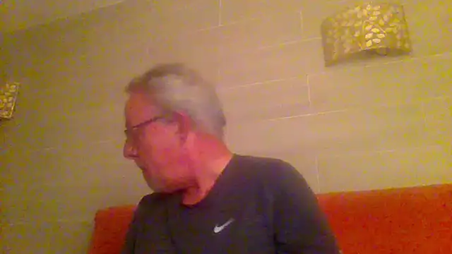 tuggy59 online show from 04/15/26, 05:25