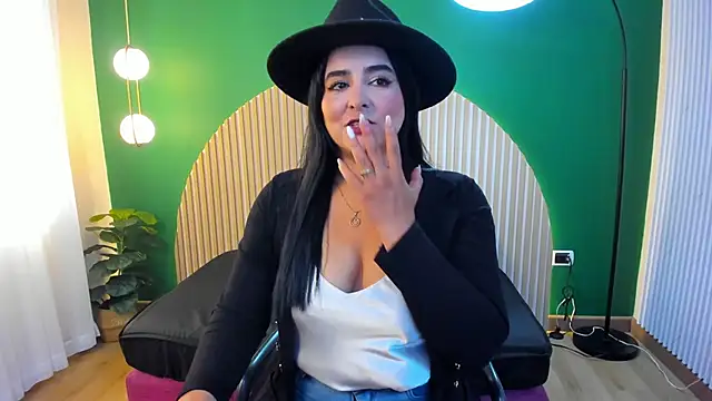 taylor bennet online show from 11/28/25, 11:57