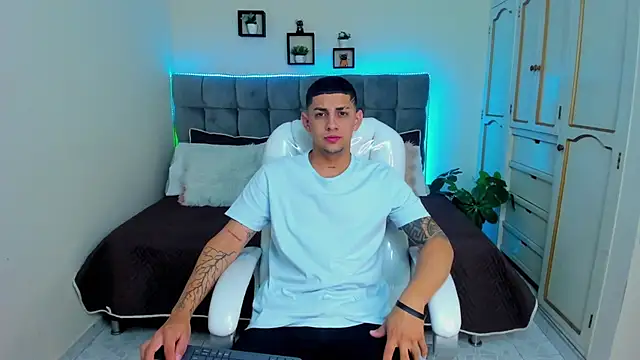 Snapshot of Alex_cute77 chatting on 01/24/25, 12:20 Alex cute77 online show from 01/24/25, 12:20