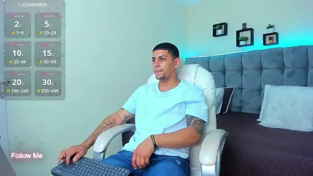 Snapshot of Alex_cute77 chatting on 01/31/25, 12:07 Alex cute77 online show from 01/31/25, 12:07