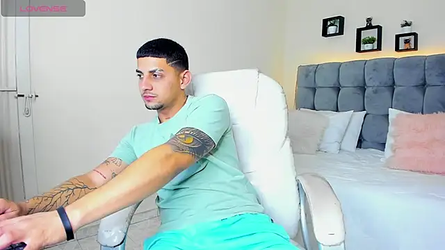 Snapshot of Alex_cute77 chatting on 02/28/25, 12:31 Alex cute77 online show from 02/28/25, 12:31