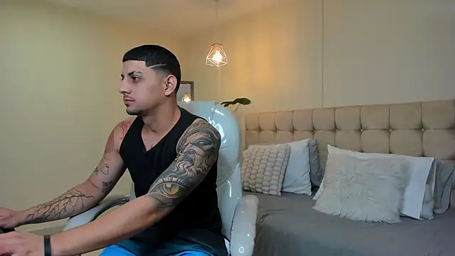 Snapshot of Alex_cute77 chatting on 03/06/25, 12:19 Alex cute77 online show from 03/06/25, 12:19