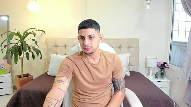 Snapshot of Alex_cute77 chatting on 03/20/25, 12:11 Alex cute77 online show from 03/20/25, 12:11