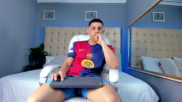 Snapshot of Alex_cute77 chatting on 09/16/25, 01:45 Alex cute77 online show from 09/16/25, 01:45