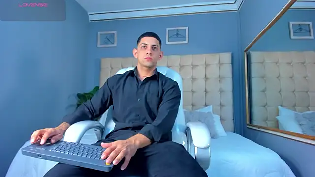 Snapshot of Alex_cute77 chatting on 09/18/25, 11:12 Alex cute77 online show from 09/18/25, 11:12