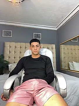 Snapshot of Alex_cute77 chatting on 09/22/25, 02:52 Alex cute77 online show from 09/22/25, 02:52