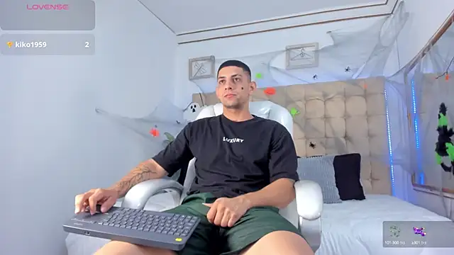 Snapshot of Alex_cute77 chatting on 10/16/25, 12:39 Alex cute77 online show from 10/16/25, 12:39