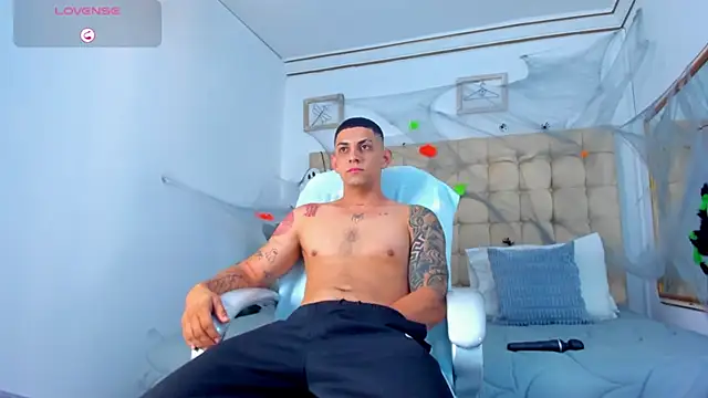 Snapshot of Alex_cute77 chatting on 11/01/25, 10:50 Alex cute77 online show from 11/01/25, 10:50