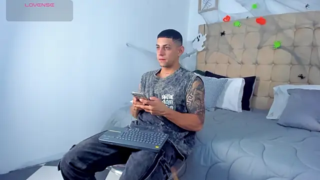 Snapshot of Alex_cute77 chatting on 11/04/25, 11:20 Alex cute77 online show from 11/04/25, 11:20