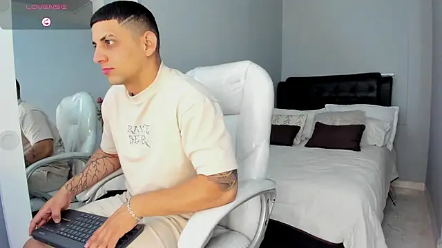 Snapshot of Alex_cute77 chatting on 01/09/26, 12:41 Alex cute77 online show from 01/09/26, 12:41