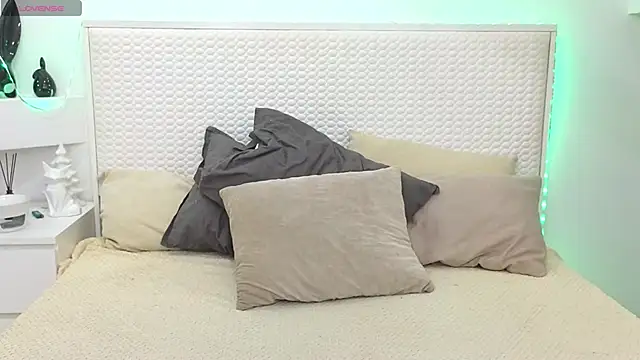 Eva Rogers  online show from 12/11/24, 02:11