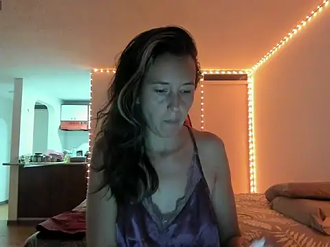 Snapshot of zoe_jeane_beker chatting on 05/12/26, 02:08 zoe jeane beker online show from 05/12/26, 02:08