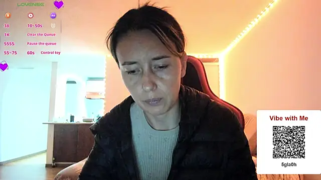 Snapshot of zoe_jeane_beker chatting on 06/15/26, 02:47 zoe jeane beker online show from 06/15/26, 02:47