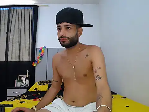 Snapshot of Evilboy555 chatting on 11/22/25, 03:00 Evilboy555 online show from 11/22/25, 03:00