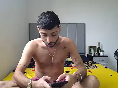 Snapshot of Evilboy555 chatting on 12/01/25, 04:45 Evilboy555 online show from 12/01/25, 04:45