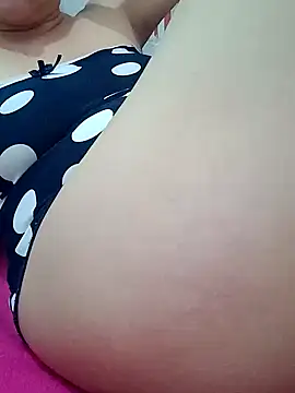 Snapshot of _Bella_Candy_ chatting on 12/18/24, 11:40 Bella Candy online show from 12/18/24, 11:40