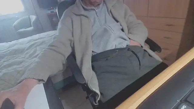 Snapshot of papillonhotofficial chatting on 02/02/25, 09:08 papillonhotofficial online show from 02/02/25, 09:08