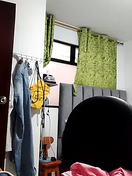 CurvySara1 online show from 02/15/26, 09:11